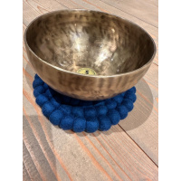 klankschaalonderzetter-viltbolletjes-donkerblauw-effen-20cm_a