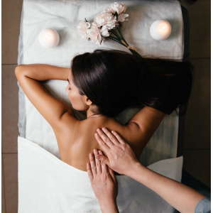 my-flame-massagekaars-pour-this-oil--feel-royal_3