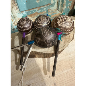 ratel-shipibo-maraca-wingo-medium-diverse-versieringen_4