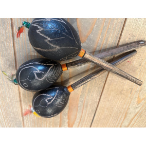 sjamanenratel-shipibo-maraca-wingo-peruaanse-ratel-middel_papegaai_f