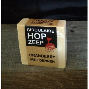 circulaire-hop-zeep-cranberry-met-dennen_1