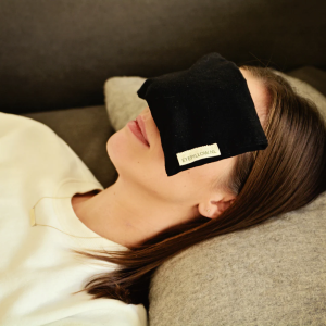 eyepillow-oogkussen-zwart-katoen-lijnzaad-gouden-driehoek_3