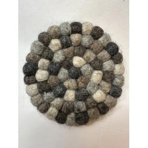 klankschaal-onderzetter-viltenbolletjes-10cm-diversen-grijstinten
