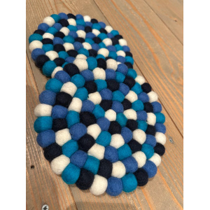 klankschaalonderzetter-viltbolletjes-blauwtinten-wit-20cm_c