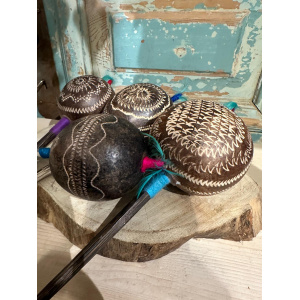 ratel-shipibo-maraca-wingo-medium-diverse-versieringen_2