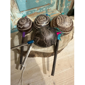 ratel-shipibo-maraca-wingo-medium-diverse-versieringen_4
