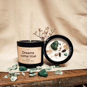 themakaars-met-edelstenen-golden-triangel_2